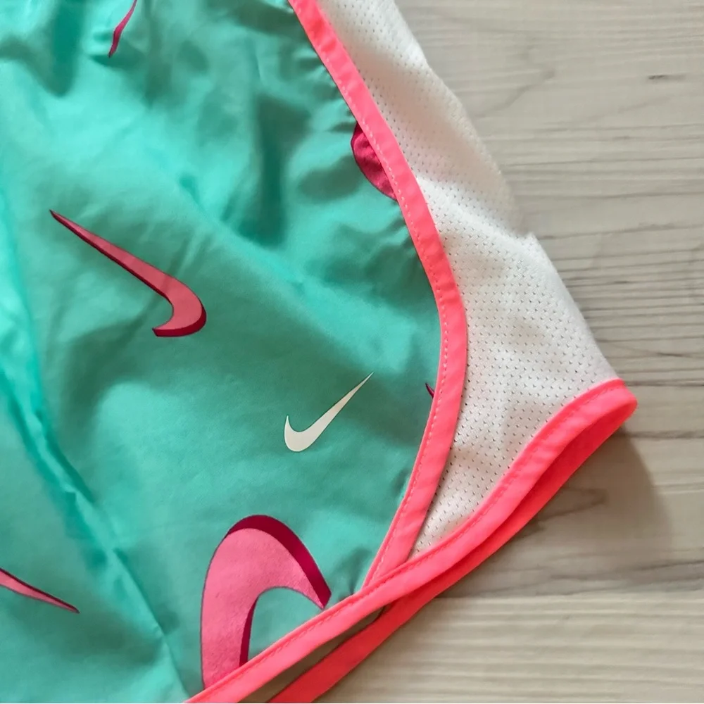 NWOT Nike Green and Pink Lined Athletic Shorts Lightweight Dolphin Hem